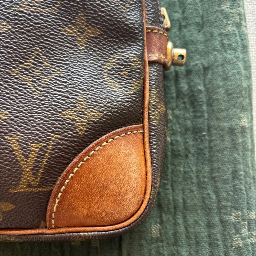 Louis Vuitton Monogram Canvas Toiletry Pouch with Tan Leather Trim - Picture 3 of 16